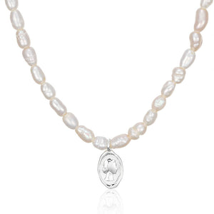 Le collier de perle d'eau douce avec médaillon